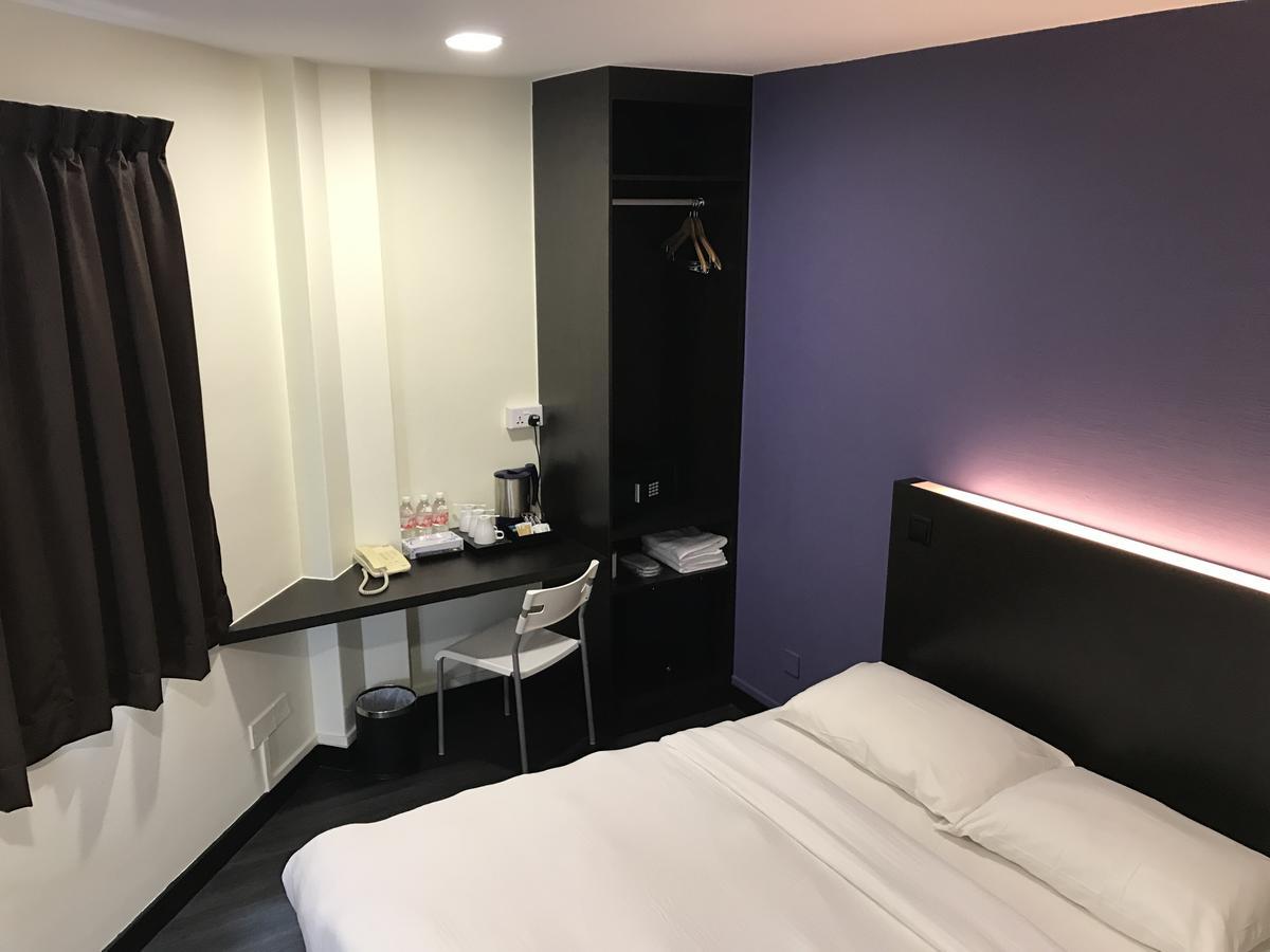 L At 51 Desker Hotel Singapur