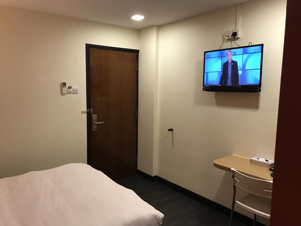 L At 51 Desker 2* Singapur